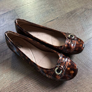 Women's Clarks Brown Tortoiseshell Flats 6.5